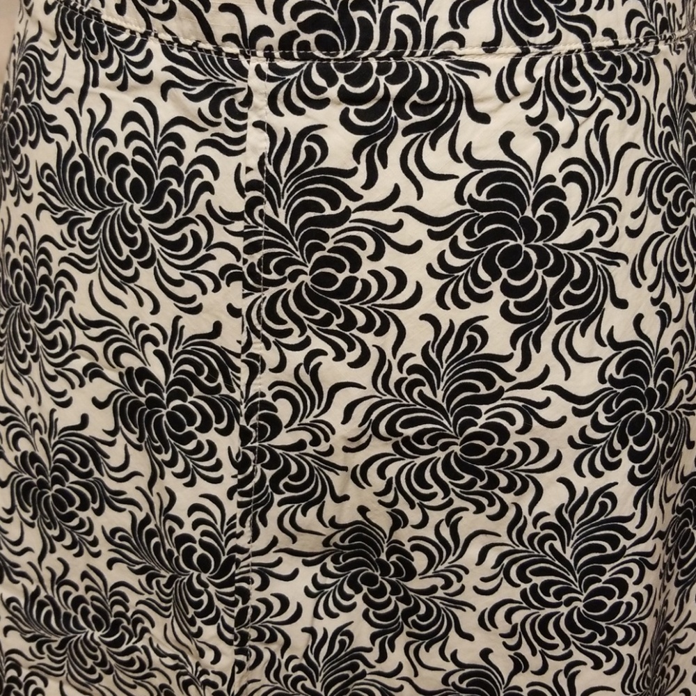 SOLD SOLD E ⭐️ NWT Gap floral print skirt - Picture 2 of 6